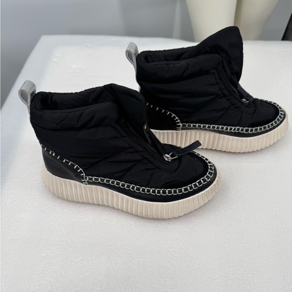 Black and Silver High-Top Sneakers - Picture 3 of 4